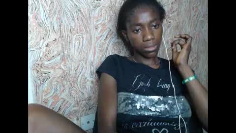 Snapshot of juicyberryx chatting on 6, 2, 2025 queen online show from 6, 2, 2025