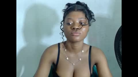 juicynpinkx online show from 17, 4, 2026