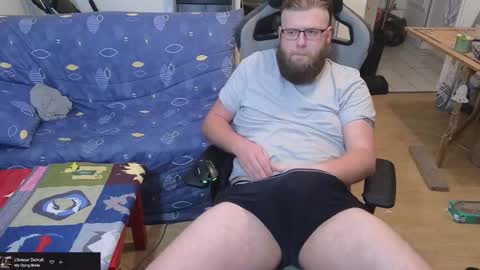 Snapshot of julcs chatting on 4, 3, 2025 Julcs online show from 4, 3, 2025