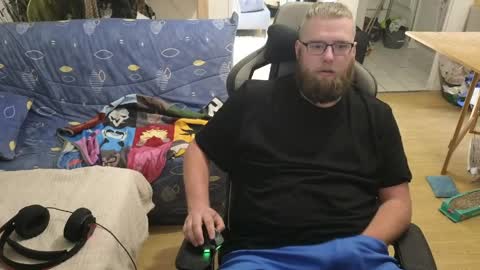 Snapshot of julcs chatting on 15, 4, 2026 Julcs online show from 15, 4, 2026