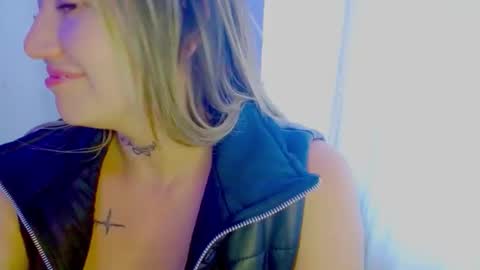 Snapshot of juli_69 chatting on 21, 10, 2025  Juliana Torres  online show from 21, 10, 2025