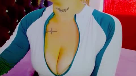 Snapshot of juli_69 chatting on 29, 10, 2025  Juliana Torres  online show from 29, 10, 2025