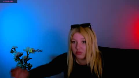 juli kisss online show from 10, 6, 2026