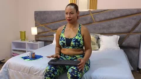 Julia Gomes online show from 27, 2, 2025