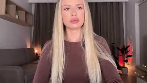 Julia R Le online show from 1, 10, 2025