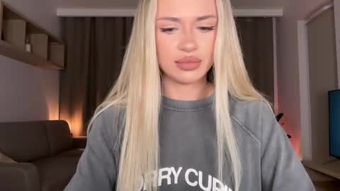 Julia R Le online show from 13, 10, 2025