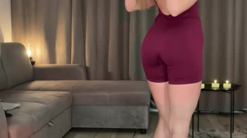 Julia R Le online show from 22, 10, 2025