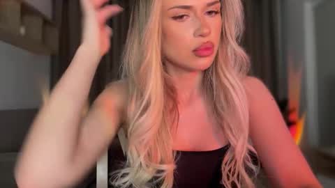 Julia R Le online show from 17, 11, 2025