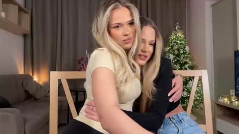 Julia R Le online show from 4, 12, 2025