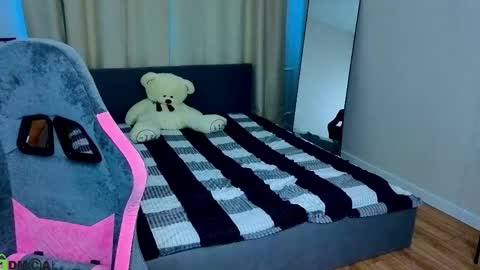 Julia Shyy online show from 2, 6, 2026