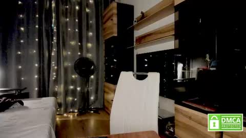 julia_t_mog online show from 2, 7, 2026