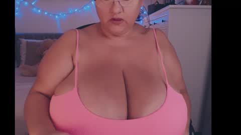 julialiones online show from 6, 12, 2024