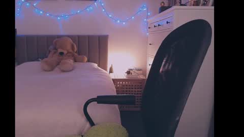 julialiones online show from 24, 12, 2024