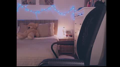 julialiones online show from 5, 2, 2026