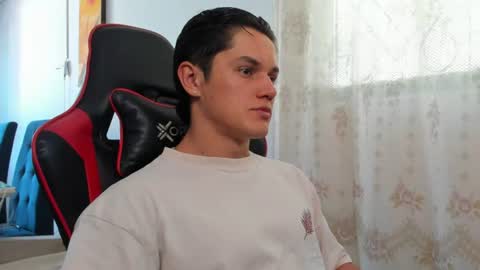 julian_wallace1 online show from 19, 6, 2026