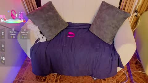 Snapshot of juliana11_pm chatting on 5, 4, 2026 JULIANA AND CHRIS online show from 5, 4, 2026