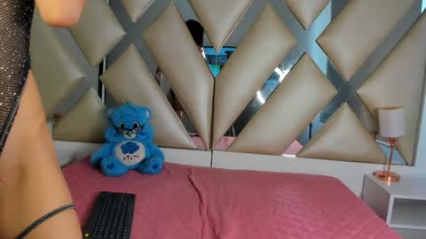 juliana_js_ online show from 11, 12, 2024
