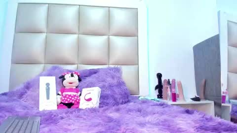 juliana_js_ online show from 18, 9, 2025