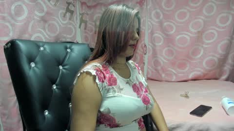 Snapshot of julianasalazar chatting on 23, 1, 2025 camila online show from 23, 1, 2025