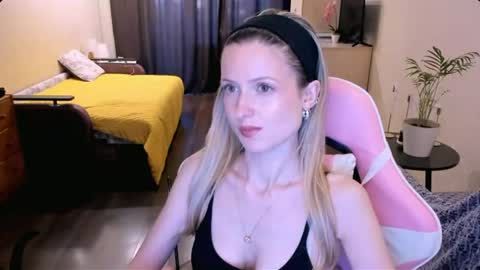 Snapshot of julie_flores chatting on 5, 7, 2026 Julie online show from 5, 7, 2026