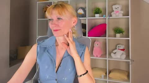 Julie Lucasss online show from 14, 4, 2026