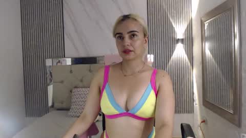 julieta__fox_ online show from 23, 6, 2026