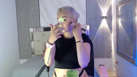 julieta__fox_ online show from 11, 7, 2026