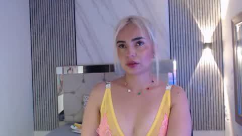 julieta__fox_ online show from 13, 7, 2026