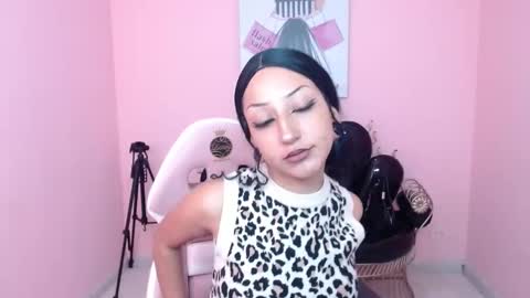 Snapshot of julieta_jhons_ chatting on 19, 11, 2025 julieta_jhons_ online show from 19, 11, 2025