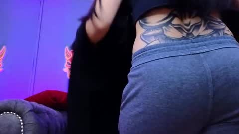 Snapshot of julieta_russell chatting on 16, 12, 2024 Julieta online show from 16, 12, 2024