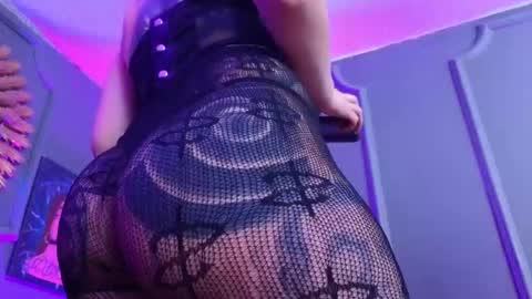 Snapshot of julieta_russell chatting on 28, 12, 2024 Julieta online show from 28, 12, 2024