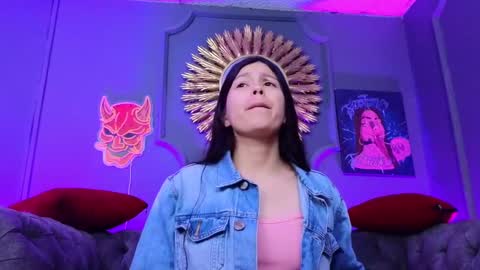 Snapshot of julieta_russell chatting on 30, 12, 2024 Julieta online show from 30, 12, 2024