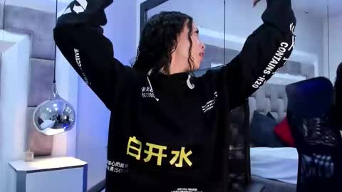 Hi guys It is a pleasure to have you here I am Julieta  online show from 8, 10, 2025