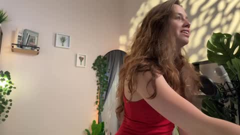 Snapshot of juliette_junson chatting on 5, 1, 2025 Julie online show from 5, 1, 2025