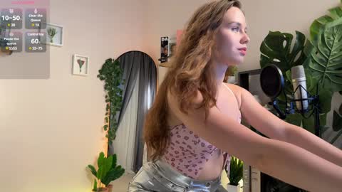 Snapshot of juliette_junson chatting on 6, 1, 2025 Julie online show from 6, 1, 2025