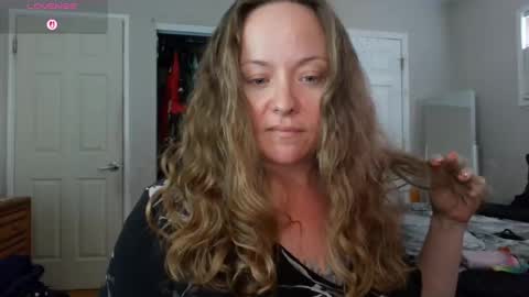 Snapshot of julimonroe chatting on 5, 10, 2025 Juli Monroe online show from 5, 10, 2025