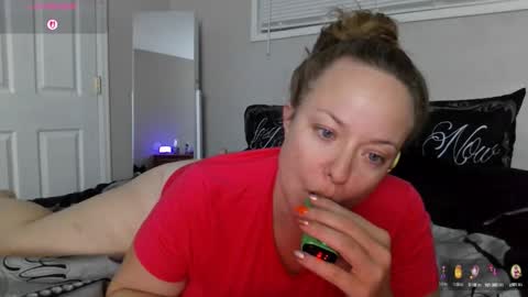 Snapshot of julimonroe chatting on 14, 10, 2025 Juli Monroe online show from 14, 10, 2025