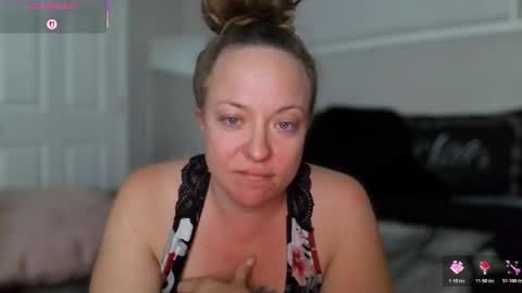 Snapshot of julimonroe chatting on 7, 11, 2025 Juli Monroe online show from 7, 11, 2025