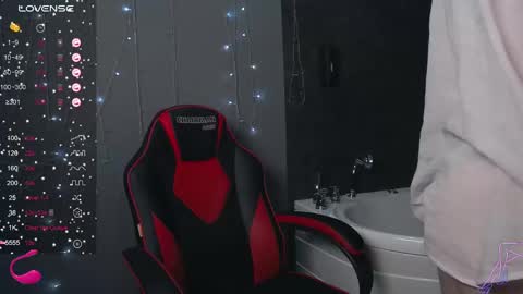 JuliyaMayers online show from 8, 1, 2025