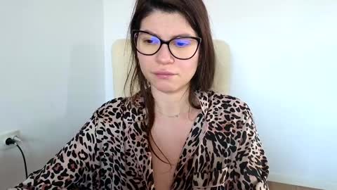 Snapshot of jullyenn chatting on 4, 2, 2025 Jully online show from 4, 2, 2025