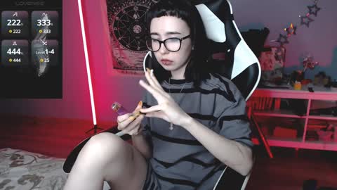 Snapshot of julscinamon chatting on 12, 12, 2024 Baroness Von Cringe online show from 12, 12, 2024