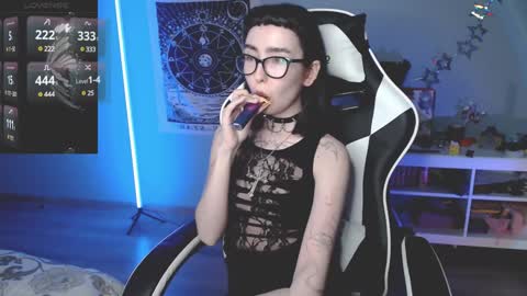 Snapshot of julscinamon chatting on 14, 12, 2024 Baroness Von Cringe online show from 14, 12, 2024