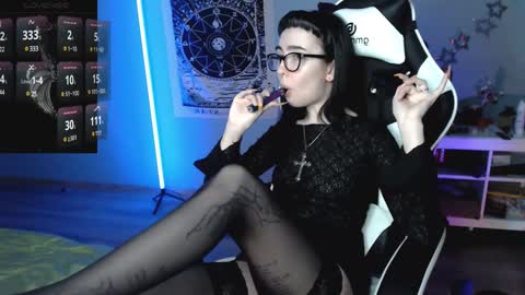 Snapshot of julscinamon chatting on 20, 12, 2024 Baroness Von Cringe online show from 20, 12, 2024