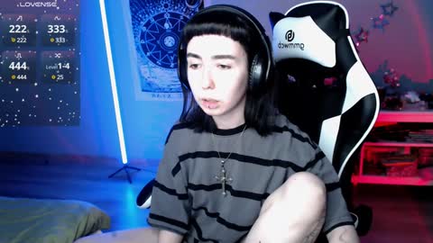 Snapshot of julscinamon chatting on 5, 1, 2025 Baroness Von Cringe online show from 5, 1, 2025