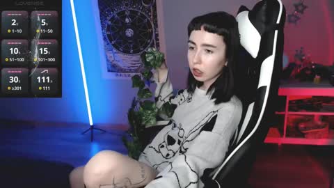 Snapshot of julscinamon chatting on 18, 1, 2025 Baroness Von Cringe online show from 18, 1, 2025