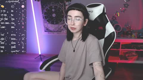 Snapshot of julscinamon chatting on 31, 1, 2025 Baroness Von Cringe online show from 31, 1, 2025