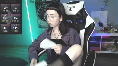 Snapshot of julscinamon chatting on 18, 2, 2025 Baroness Von Cringe online show from 18, 2, 2025