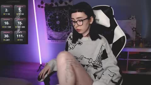 Snapshot of julscinamon chatting on 5, 3, 2025 Baroness Von Cringe online show from 5, 3, 2025