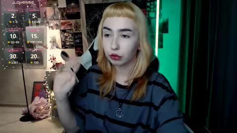 Snapshot of julscinamon chatting on 19, 9, 2025 Baroness Von Cringe online show from 19, 9, 2025