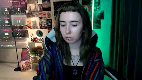 Snapshot of julscinamon chatting on 1, 10, 2025 Baroness Von Cringe online show from 1, 10, 2025